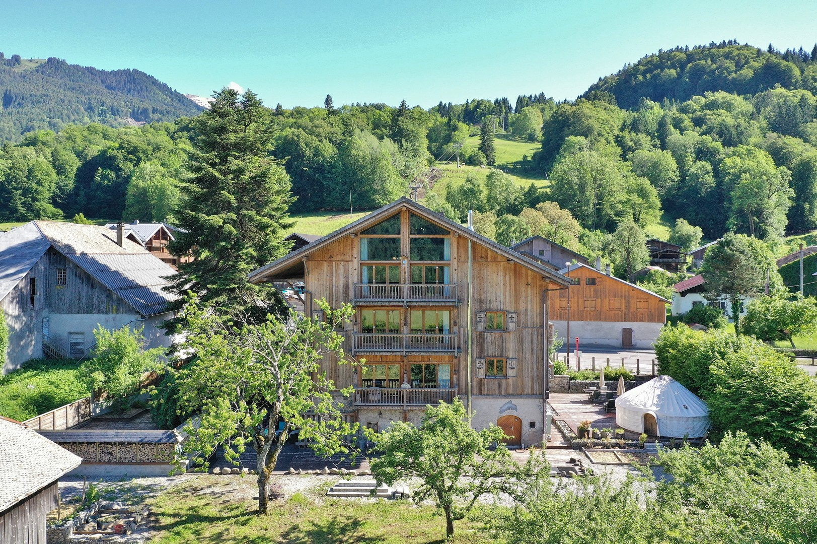 Vente Maison 800m² 14 Pièces à Morillon (74440) - Aravis Holidays Immobilier